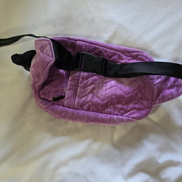 Tushbaby Belt Bag - Picture 4 of 9